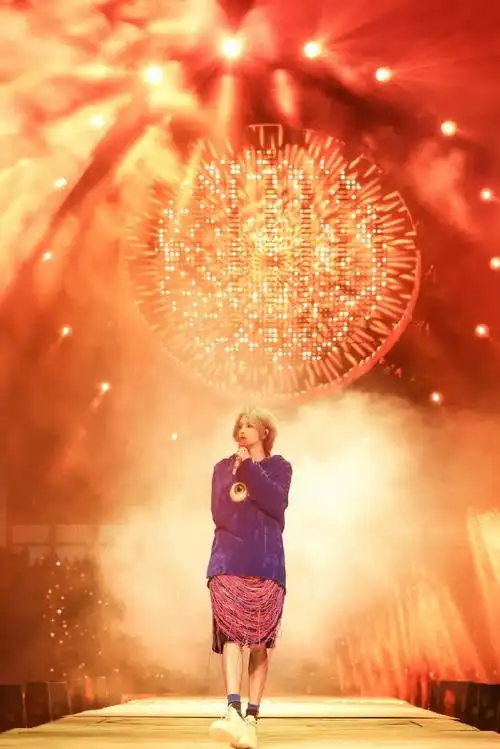 华晨宇疯人院官摄