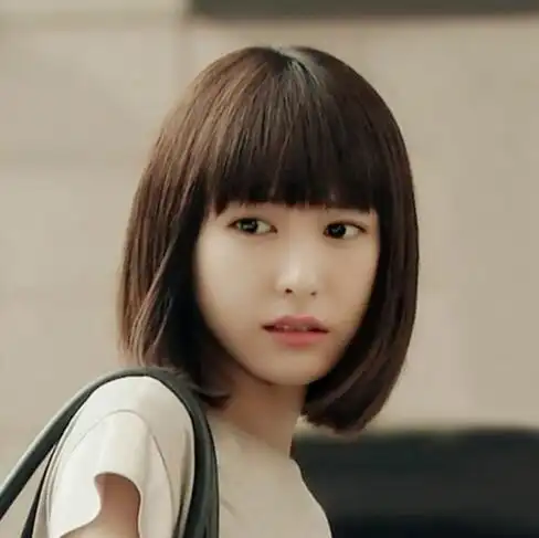 齐肩短直发内扣发型女,带层次感气质减龄