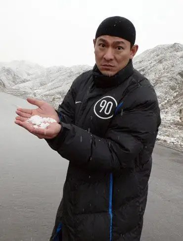 刘德华-- 雪地自拍扮兔子