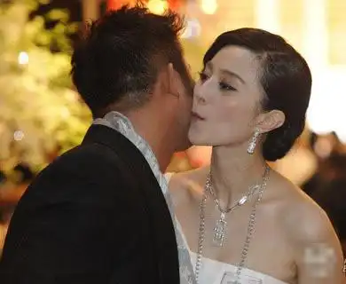 范冰冰应酬各界大佬海量照曝光 与成龙举止亲密(组图)