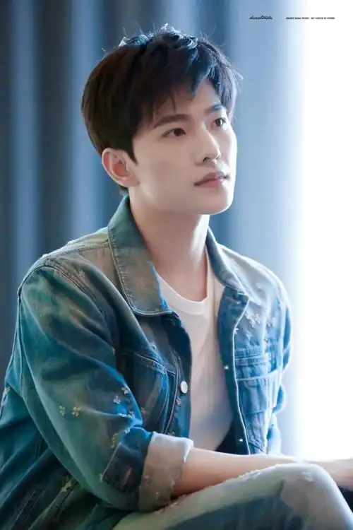 杨洋硕果仅存的军艺校草