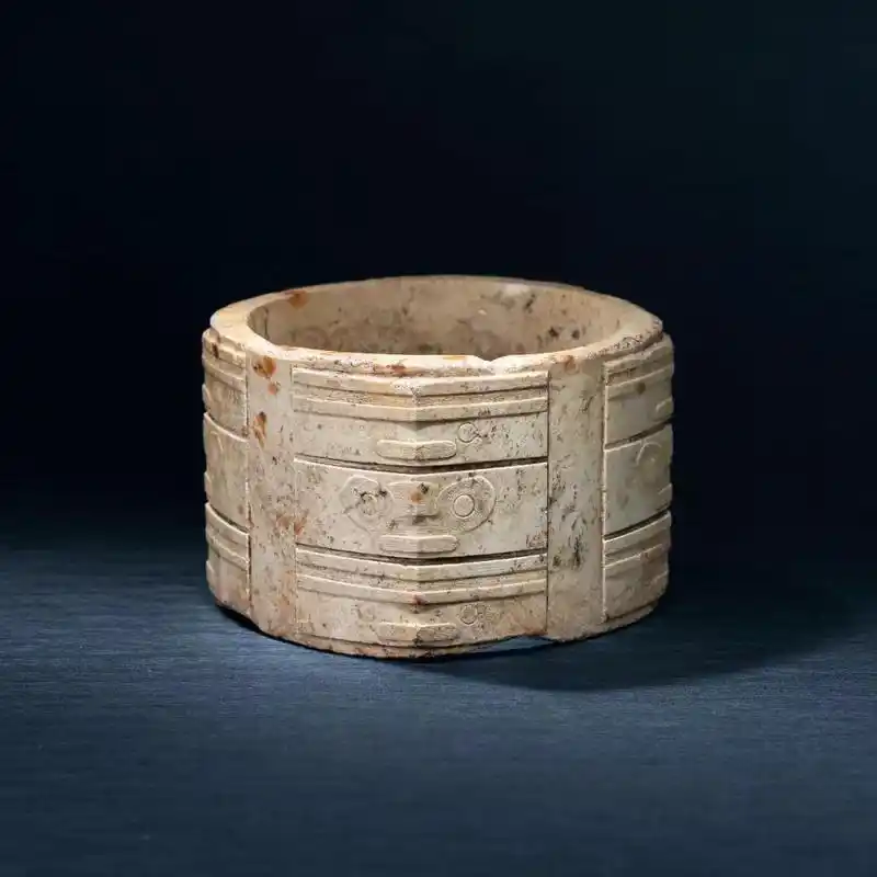 67拍了3000万港元的良渚玉琮馆藏中有几件