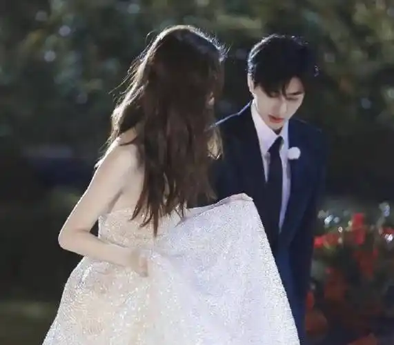 跑男团出游:蔡徐坤晒与lucas海上合照,路透不见宋雨琦身影_baby_明星