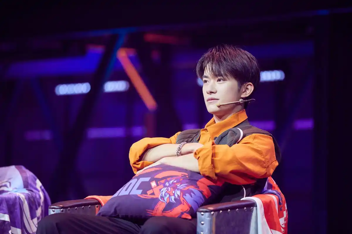 易烊千玺更博放《这就是街舞2》剧照 易队长在线邀请欣赏精彩作品