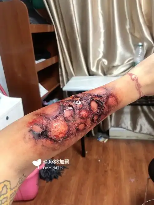 烧伤特效妆万圣干烧猪蹄子