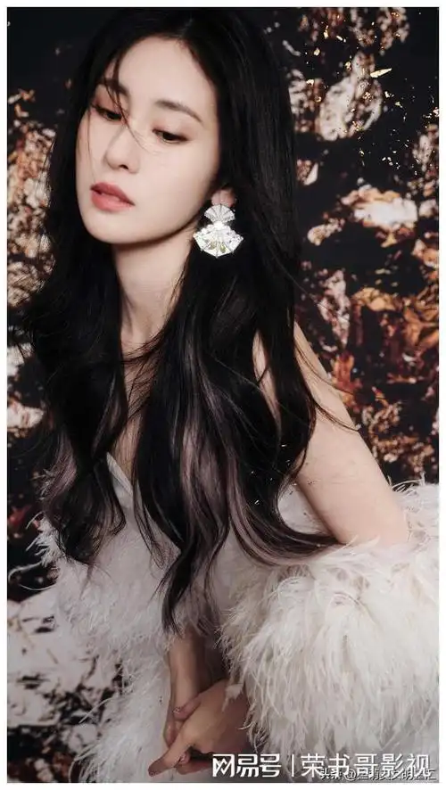 实力歌姬张碧晨清纯淑女人美声甜颜值与声线都撩人心弦