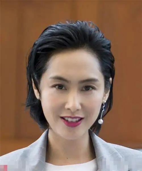 皮肤黑的明星,"黑美人"佟丽娅变美女主持,朱茵成女神