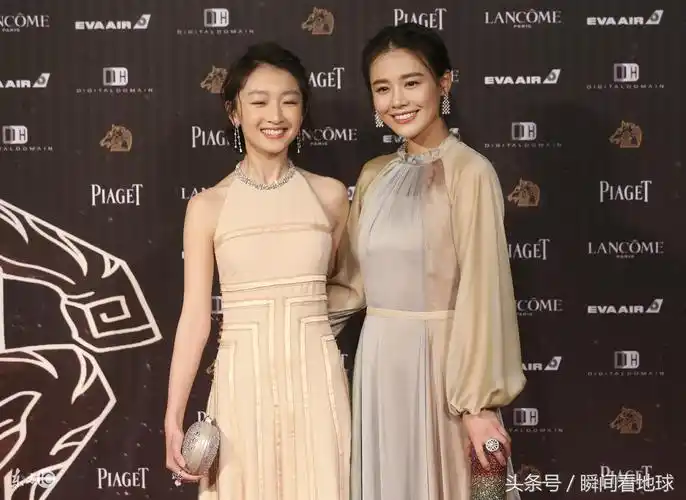 马思纯 周冬雨亮相活动,画面辣眼睛不敢看,网友:咱就这随便!