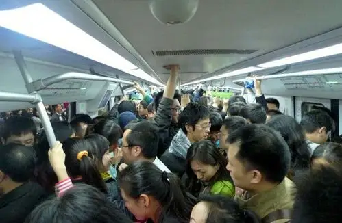 坐地铁了