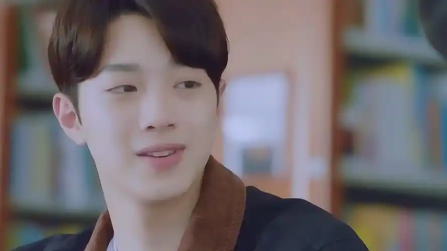 初恋那件小事学弟公然示威梁又年吃飞醋淼淼递小纸条卖萌