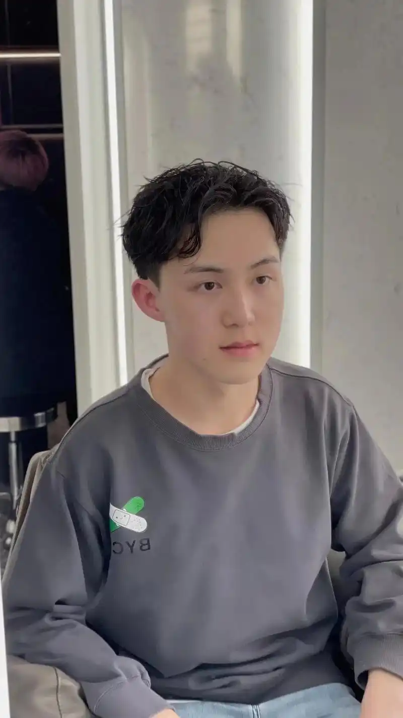 浅烫一个小奶狗发型～-男生发型 谁说小男生不能帅帅的?男孩 - 抖音