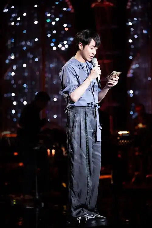 吴青峰《歌手》2019第九期深情诠释《那些花儿 望春风》引网友感动