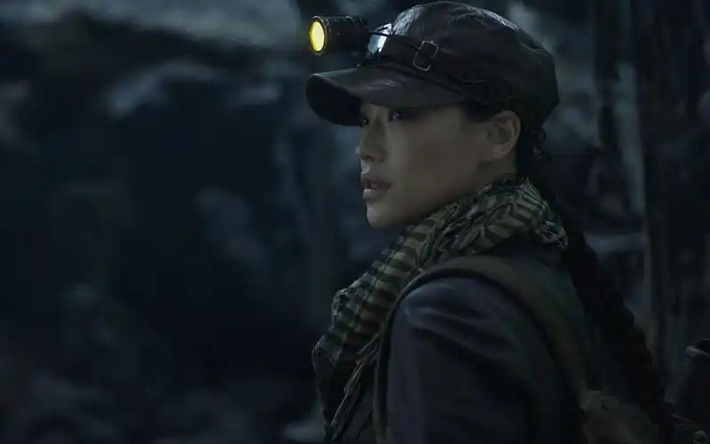 且慢,咱shirly杨大美女舒淇呢?一把金刚伞,何处不销魂!