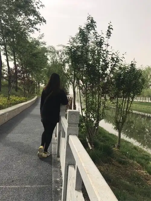 你也就适合给我照背影