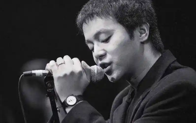 妈妈钱多到用不完,租房度日的爸爸落魄,窦靖童的懂事让人心疼