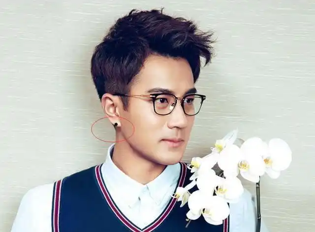 男人如果耳垂有痣主孝,如果你的左右耳朵耳垂长痣,表示你是一个孝顺有