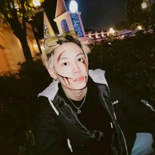 节妆容真的好帅98玩的很开心哦~#麻绳夫夫  #文总包包  #bounprem