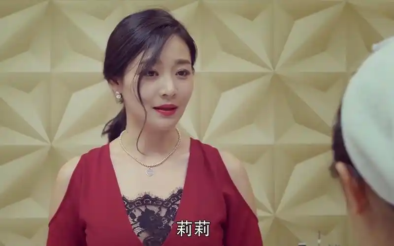 我的体育老师:马莉小米误入田野美容院,看见老板后,马上就走了