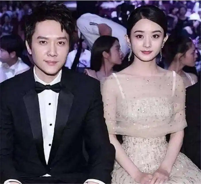 冯绍峰晒妻子的睡衣照,他手抚的位置,引得网友议论纷纷?