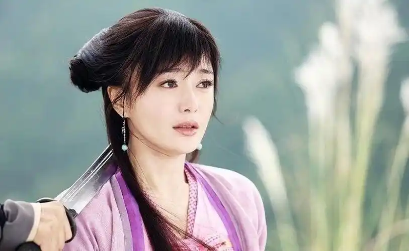 秦岚古装角色8:秦岚 饰演《神雕侠侣》荷香