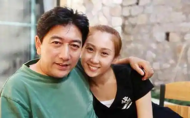 水均益的女儿水亦诗:为父母离异落泪,将小继母当闺蜜