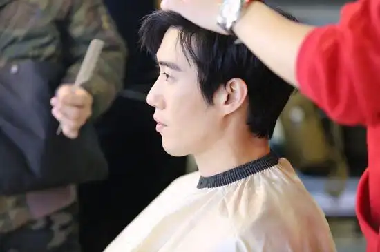 常远秒变表情帝 独具匠心《圣诞快乐》获好评