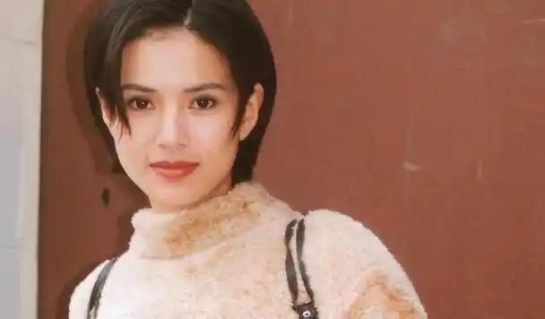 "小龙女"李若彤的归宿,给多少"恋爱脑"的女生敲响了警钟