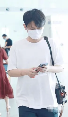 孟鹤堂虽然长得挺帅但总有一种喜剧感时尚搭配却显的很接地气