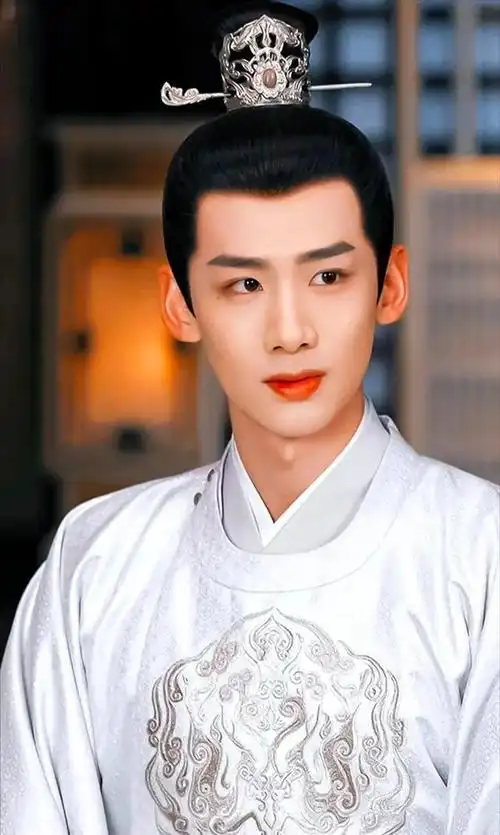 盘点古装男演员穿裘皮有人气度不凡有人端庄大气