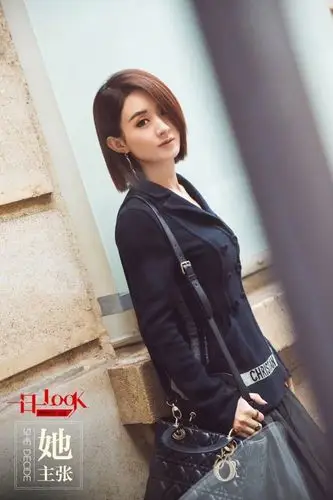 赵丽颖 一组时尚街拍,一头清爽短发,精简干练,尽显气质优雅