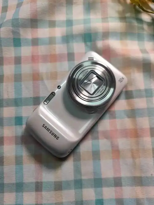 三星c101手机相机,67奶白色,10倍光学变焦,可以wifi传图,功能挺多的