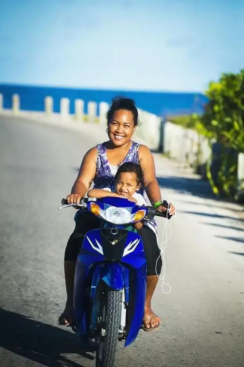 这些炫富行为,让瑙鲁人被富有的假象所迷惑,公众们也开始了奢靡的作风