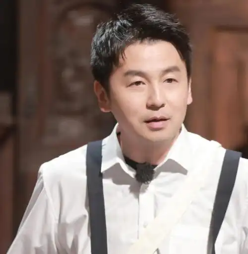 在那样一个转身都会撞到墙的屋子里,雷佳音与他的妻子却找到了生活的