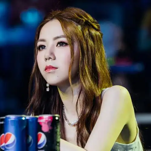 mengkou梦蔻网红邓紫棋款潮牌钛钢字母吊坠珍珠项链嘻哈蹦迪锁骨颈链