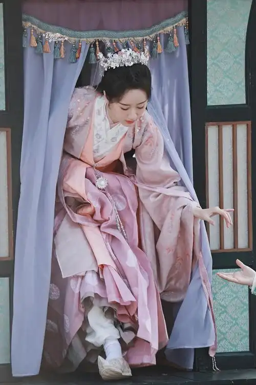 流量警告《祝卿好》站姐路透.这造型我get袁冰妍颜值.