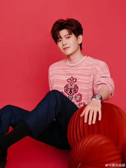 任嘉伦411生日快乐#  披荆斩棘,一路荣耀.