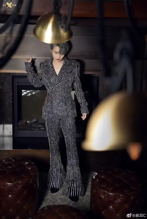 刘雨昕红毯造型20斤##cosmo时尚盛典