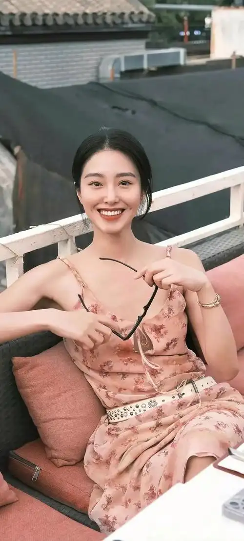 杨采钰壁纸刚知道少年英雄小哪吒是她唱的啊