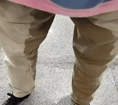 杭州一男子当着心仪姑娘尿裤子,被对方发网上:玩个鬼屋笑两天!