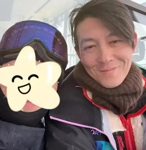 原创香港男神老了15位男星白发照成龙一夜苍老刘德华也逃不过