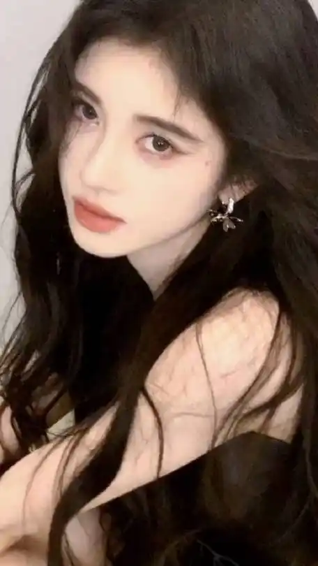 鞠婧祎同款八字刘海#鞠婧祎超话美到失语#鞠婧祎#"她被蓝海的爱包围