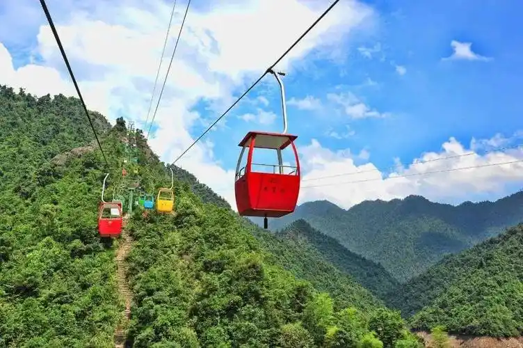 『龟峰望仙~高山悬崖动车』政府补贴,5a大觉山《高山悬崖动车》 丹霞