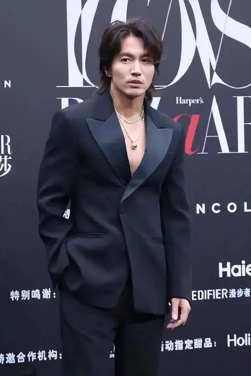 38岁黄轩真空穿西装撞上46岁言承旭文艺男和痞帅男的差距有多大