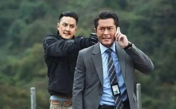 原创原创46岁吴彦祖近照曝光和女星合影发际线后移撞脸演员倪大红