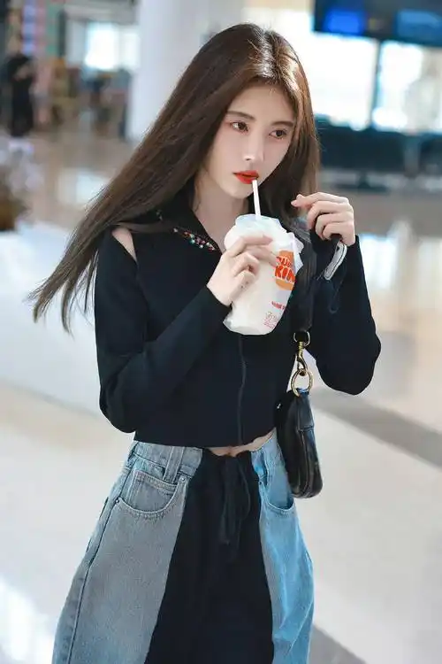 女星鞠婧祎的日常穿搭,一直是身姿娇小的女生搭配时可借鉴的成功范例