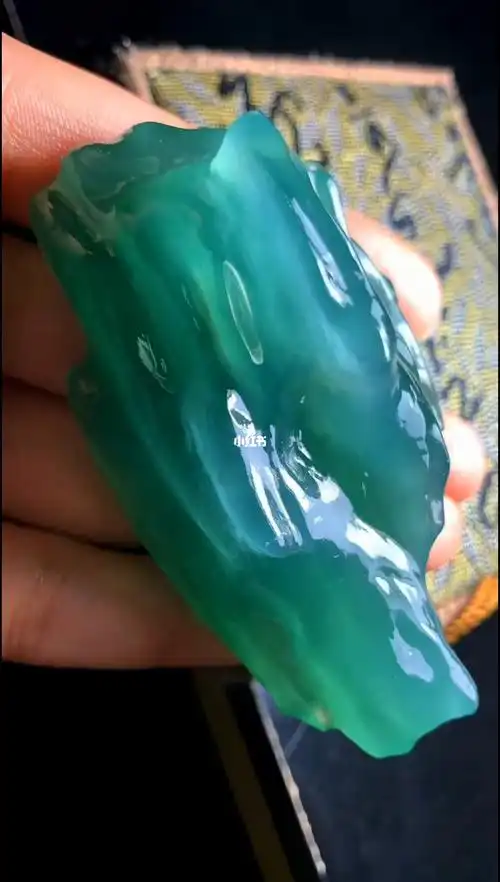 冰种蓝绿水色翡翠大胶块