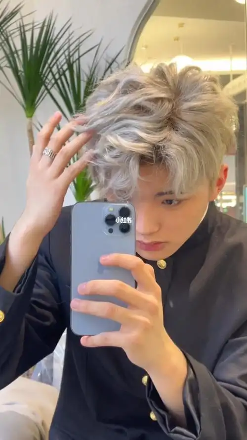 男团发色 男生发色 白色 灰色头发 ootd男生穿搭 #发色推荐@美妆情报