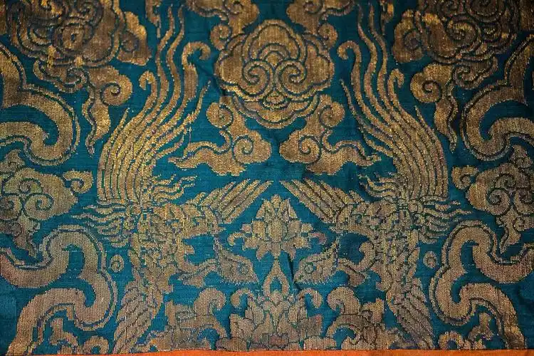 纳兰拉着顾惜朝的相册-丝绸博物馆