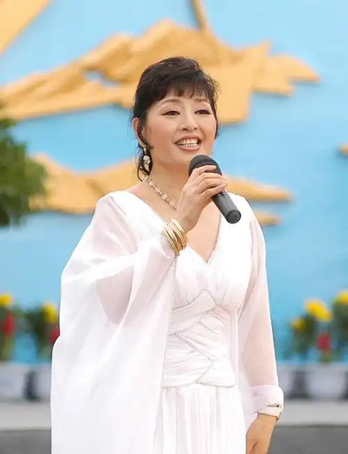 著名歌唱家殷秀梅:一婚闪婚闪离,42岁嫁法国贵族,66岁无儿无女__财经