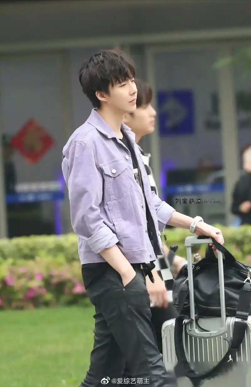 刘宇宁必须拥有姓名,素颜也是超能打的小哥哥.